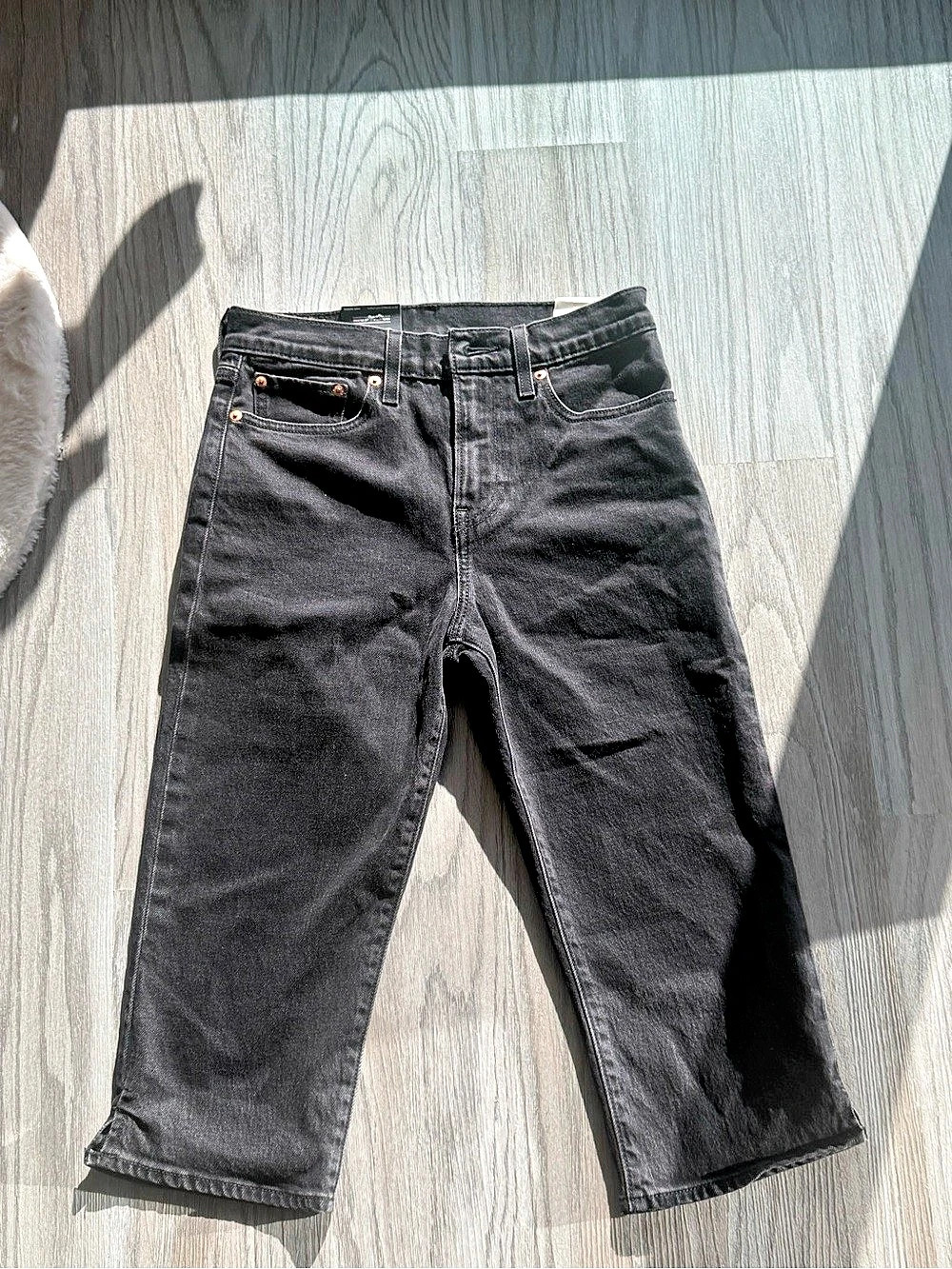 Levi's wedgie capris